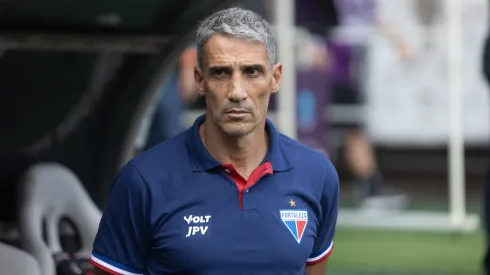 Vojvoda tecnico do Fortaleza durante partida contra o Ceara no estadio Arena Castelao pelo campeonato Cearense 2025. Foto: Lucas Emanuel/AGIF