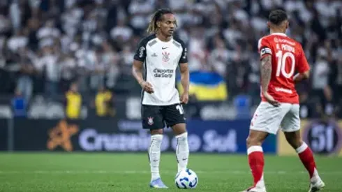 Carillo revela conversa com Dorival e pressão de Memphis no Corinthians