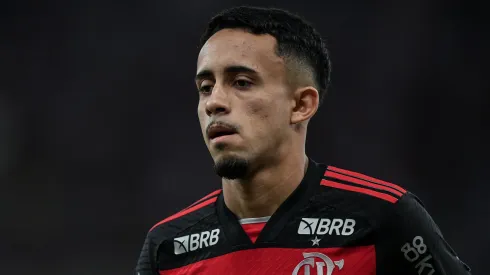 Matheus Gonçalves jogador do Flamengo durante partida contra o Athletico-PR no estádio Maracanã pelo campeonato Brasileiro A 2024. Foto: Thiago Ribeiro/AGIF