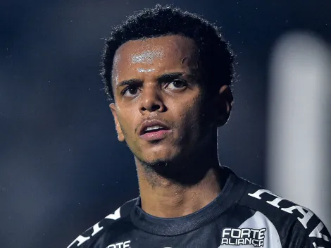 Diniz reencontra Riquelme no Vasco e pode mudar o futuro do lateral