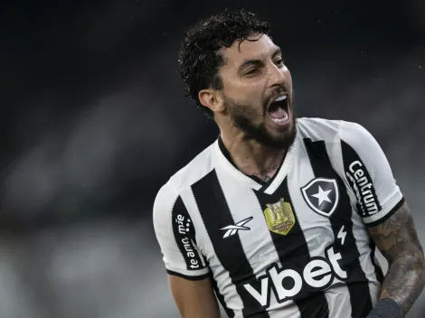 Alex Telles sai em defesa de técnico do Botafogo e projeta “guerra” na Libertadores