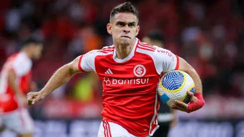 Borre jogador do Internacional comemora seu gol durante partida contra o Atletico-GO no estadio Beira-Rio pelo campeonato Brasileiro A 2024.