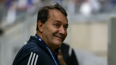 Pedrinho Dirigente do Cruzeiro durante partida contra o Flamengo no estádio Mineirão pelo campeonato Brasileiro A 2025. Foto: Fernando Moreno/AGIF