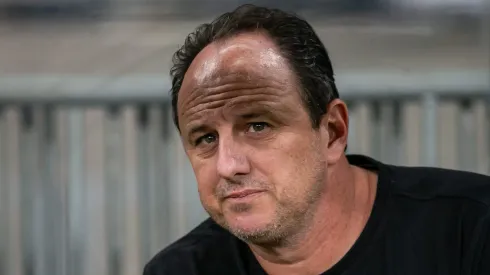 Rogério Ceni durante confronto contra o Cruzeiro no Brasileirão 2024.