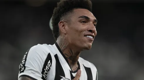 – Igor Jesus jogador do Botafogo comemora seu gol durante partida contra o Capital no estadio Engenhao pelo campeonato Copa Do Brasil 2025. Foto: Jorge Rodrigues/AGIF
