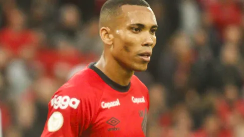 Madson durante confronto contra o Cruzeiro no Brasileirão 2023.