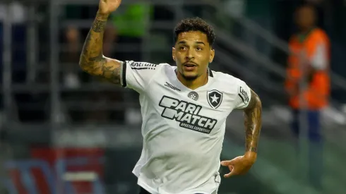 SP – SAO PAULO – 26/11/2024 – BRASILEIRO A 2024, PALMEIRAS X BOTAFOGO – Gregore jogador do Botafogo comemora seu gol durante partida contra o Palmeiras no estadio Arena Allianz Parque pelo campeonato Brasileiro A 2024. Foto: Joisel Amaral/AGIF