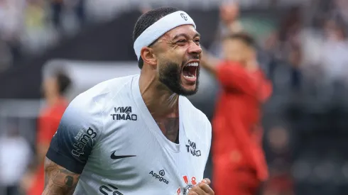 Memphis Depay em partida pelo Corinthians. Foto: Marcello Zambrana/AGIF