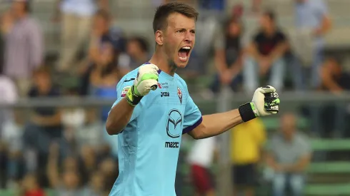 Norberto Murara Neto of ACF Fiorentina celebrates a victory at the end of the Serie A match between Atalanta BC and ACF Fiorentina at Stadio Atleti Azzurri d'Italia on September 22, 2013 in Bergamo, Italy.