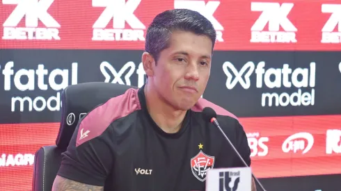 Thiago Carpini, tecnico do Vitoria durante partida contra o Vasco no estadio Barradao pelo campeonato Brasileiro A 2025. Foto: Walmir Cirne/AGIF