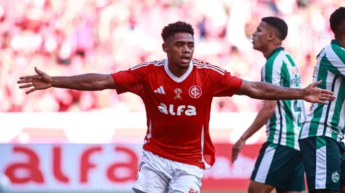 RS – PORTO ALEGRE – 26/04/2025 – BRASILEIRO A 2025, INTERNACIONAL X JUVENTUDE – Victor Gabriel jogador do Internacional comemora seu gol durante partida contra o Juventude no estadio Beira-Rio pelo campeonato Brasileiro A 2025. Foto: Maxi Franzoi/AGIF