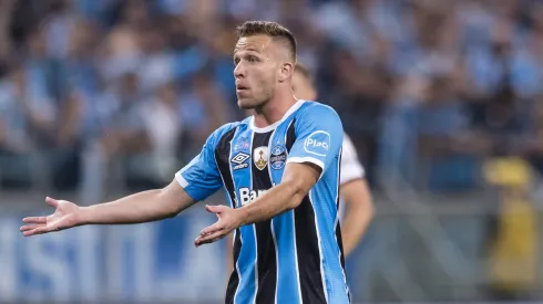 RS – Porto Alegre – 22/11/2017 – Libertadores 2017, Gremio x Lanus – Arthur do Gremio durante partida no Estadio Arena do Gremio pela Libertadores 2017. Foto: Jeferson Guareze/AGIF