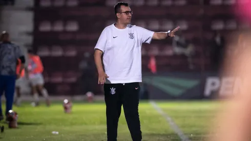 Técnico do Corinthians destaca a força do elenco das Brabas, mesmo desfalques (Reprodução/Guilherme Veiga/Ag.Paulistão)