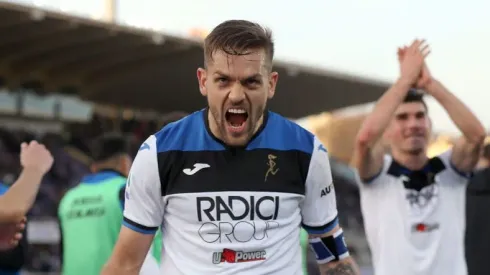 FLORENCE, ITALY – FEBRUARY 08: Rafael Toloi of Atalanta BC celebrates the victory during the Serie A match between ACF Fiorentina and Atalanta BC at Stadio Artemio Franchi on February 8, 2020 in Florence, Italy. (Photo by Gabriele Maltinti/Getty Images)