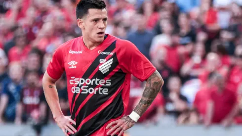 Leo Godoy jogador do Athletico-PR durante partida contra o Internacional no estadio Arena da Baixada pelo campeonato Brasileiro A 2024. Foto: Robson Mafra/AGIF