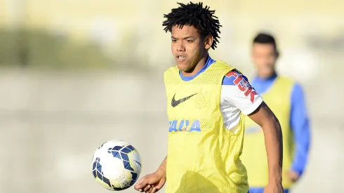 Romarinho durante treino do Corinthians no CT Joaquim Grava.