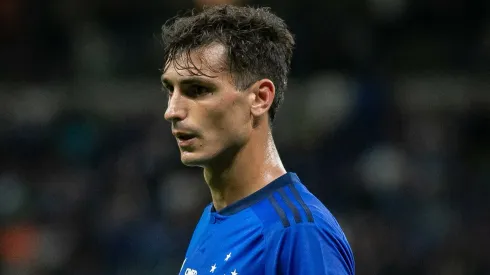 Dinenno rescindiu com o Cruzeiro.