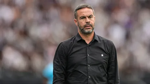RJ – RIO DE JANEIRO – 08/12/2024 – BRASILEIRO A 2024, BOTAFOGO X SAO PAULO – Artur Jorge tecnico do Botafogo durante partida contra o Sao Paulo no estadio Engenhao pelo campeonato Brasileiro A 2024. Foto: Thiago Ribeiro/AGIF