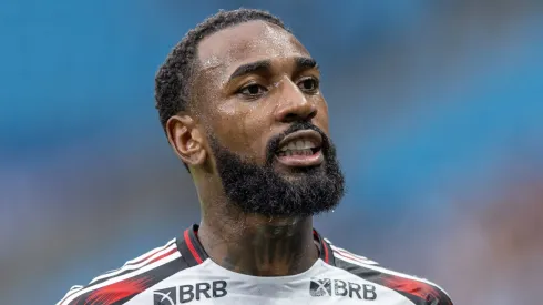 Gerson jogador do Flamengo durante partida contra o Gremio no estadio Arena do Gremio pelo campeonato Brasileiro A 2025. Foto: Liamara Polli/AGIF
