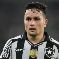 Artur explica falta sofrida por lateral do Seattle Sounders e que gerou gol do Botafogo: “Ele perdeu a cabeça”