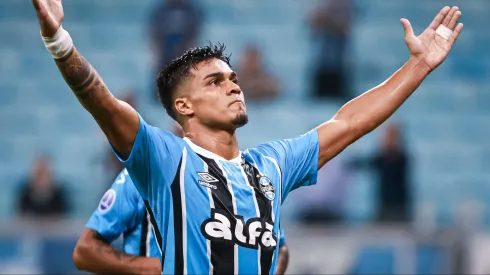 RS – PORTO ALEGRE – 08/04/2025 – COPA SUL-AMERICANA 2025, GREMIO X ATLETICO GRAU – Matias Arezo jogador do Gremio comemora seu gol durante partida contra o Atletico Grau no estadio Arena do Gremio pelo campeonato Copa Sul-americana 2025. Foto: Maxi Franzoi/AGIF