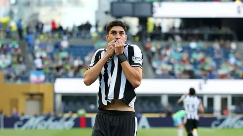 Botafogo venceu o PSG e Jair jogou bem.