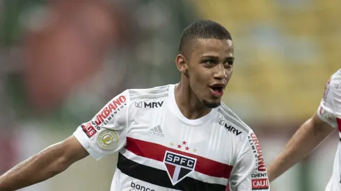 Brenner foi formado nas categorias de base do São Paulo.