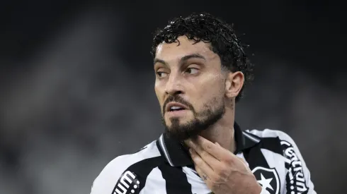 Alex Telles desabafou no Botafogo.