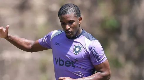 Foto: Vítor Silva/Botafogo – Elias Manoel durante treinamento do Botafogo.