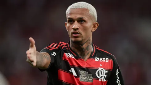 RJ – RIO DE JANEIRO – 18/05/2025 – BRASILEIRO A 2025, FLAMENGO X BOTAFOGO – Wesley jogador do Flamengo durante partida contra o Botafogo no estadio Maracana pelo campeonato Brasileiro A 2025. Foto: Thiago Ribeiro/AGIF