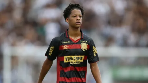 Ze Lucas jogador do Sport durante a partida entre Central e Sport no Estadio Lacerdao em Caruaru (PE), pelo campeonato pernambucano 2025. Foto: Marlon Costa/AGIF
