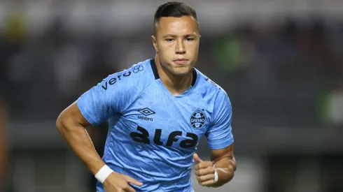 Jogadores do Gremio durante aquecimento para a partida entre CSA e Gremio no Estadio Rei Pele em Maceio (AL), valida pela Copa do Brasil 2025.