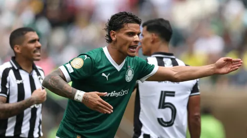 PHILADELPHIA, PENNSYLVANIA – JUNE 28: Richard Rios #8 of Palmeiras reacts during the FIFA Club World Cup 2025 round of 16 match between SE Palmeiras and Botafogo FR at Lincoln Financial Field on June 28, 2025 in Philadelphia, Pennsylvania. (Photo by Francois Nel/Getty Images)