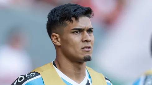 RS – PORTO ALEGRE – 19/10/2024 – BRASILEIRO A 2024, INTERNACIONAL X GREMIO – Arezo jogador do Gremio durante partida contra o Internacional no estadio Beira-Rio pelo campeonato Brasileiro A 2024. Foto: Liamara Polli/AGIF