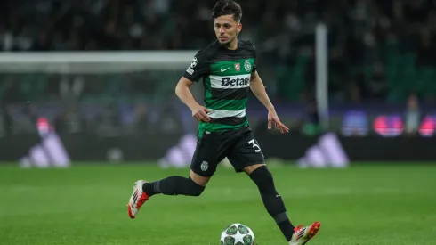 Biel Teixeira do Sporting CP estreia-se na equipa do Sporting CP durante o jogo da primeira mão do play-off da Liga dos Campeões da UEFA 2024/25 entre o Sporting Clube de Portugal e o Borussia Dortmund, no dia 12 de fevereiro de 2025, em Lisboa, Portugal. (Foto de Carlos Rodrigues/Getty Images)