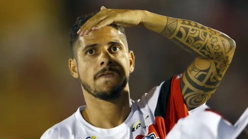 Cicinho durante partida festiva em 2017.