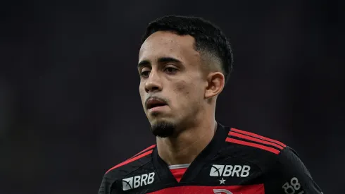 RJ – RIO DE JANEIRO – 29/09/2024 – BRASILEIRO A 2024, FLAMENGO X ATHLETICO-PR – Matheus Goncalves jogador do Flamengo durante partida contra o Athletico-PR no estadio Maracana pelo campeonato Brasileiro A 2024. Foto: Thiago Ribeiro/AGIF