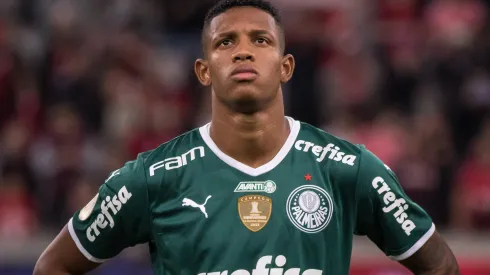 Danilo jogador do Palmeiras durante execucao do hino nacional antes da partida contra o Athletico-PR no estadio Arena da Baixada pelo campeonato Brasileiro A 2022.