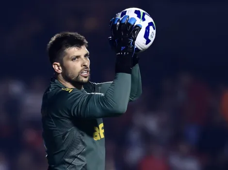Torcida do Grêmio pede saída de Volpi e chegada de ídolo