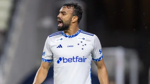 Fabrício Bruno durante confronto contra o Fortaleza no Brasileirão 2025.