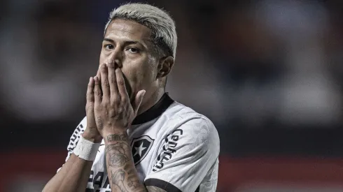 Matheus Martins se recupera de lesão no Botafogo. Foto: Heber Gomes/AGIF