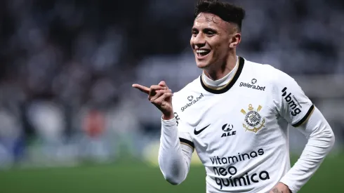 Gustavo Mantuan jogador do Corinthians comemora seu gol durante partida contra o Juventude no estadio Arena Corinthians pelo campeonato Brasileiro A 2022.
