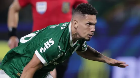 SP – BARUERI – 12/04/2025 – BRASILEIRO A 2025, PALMEIRAS X CORINTHIANS – Paulinho jogador do Palmeiras durante partida contra o Corinthians no estadio Arena Barueri pelo campeonato Brasileiro A 2025. Foto: Ettore Chiereguini/AGIF