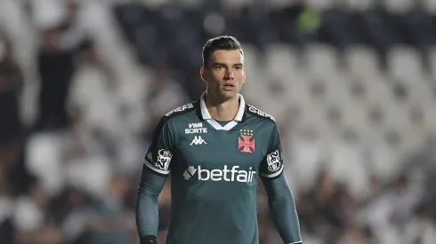 Léo Jardim foi expulso contra o Inter.