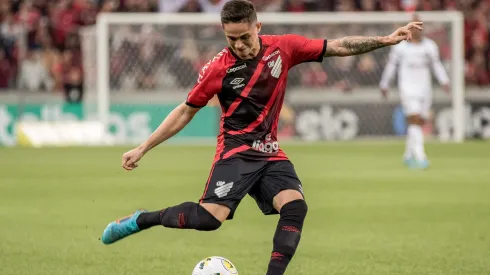 Khellven jogador do Athletico-PR durante partida contra o Bahia no estadio Arena da Baixada pelo campeonato Copa do Brasil 2022.