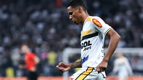Dantas jogador do Novorizontino durante partida contra o Corinthians no estádio Arena Corinthians pelo campeonato Copa Do Brasil 2025. Foto: Fabio Giannelli/AGIF