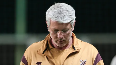 Odair Hellmann tecnico do Athletico-PR durante partida contra o America-MG no estadio Independencia pelo campeonato Brasileiro B 2025. Foto: Gilson Lobo/AGIF