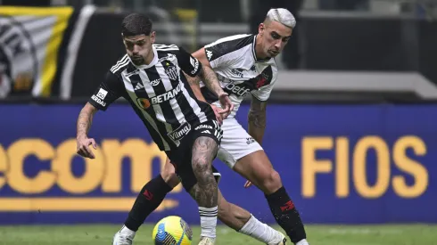 BELO HORIZONTE, BRAZIL – OCTOBER 2: Rubens (L) of Atletico Mineiro and Jose Rodriguez (R) of Vasco Da Gama fight for the ball during a match between Atletico Mineiro and Vasco Da Gama as part of Copa Do Brasil 2024 at Arena MRV Stadium on October 2, 2024 in Belo Horizonte, Brazil. (Photo by Pedro Vilela/Getty Images)