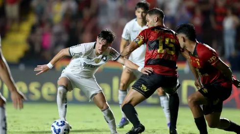 PE – RECIFE – 20/07/2025 – BRASILEIRO A 2025, SPORT X BOTAFOGO – Montoro jogador do Botafogo durante a partida entre Sport e Botafogo no Estadio da Ilha do Retiro em Recife (PE), pelo campeonato brasileiro Serie A. Foto: Marlon Costa/AGIF