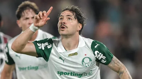 Mauricio jogador do Palmeiras comemora seu gol durante partida contra o Fluminense no estadio Maracana pelo campeonato Brasileiro A 2025. Foto: Thiago Ribeiro/AGIF